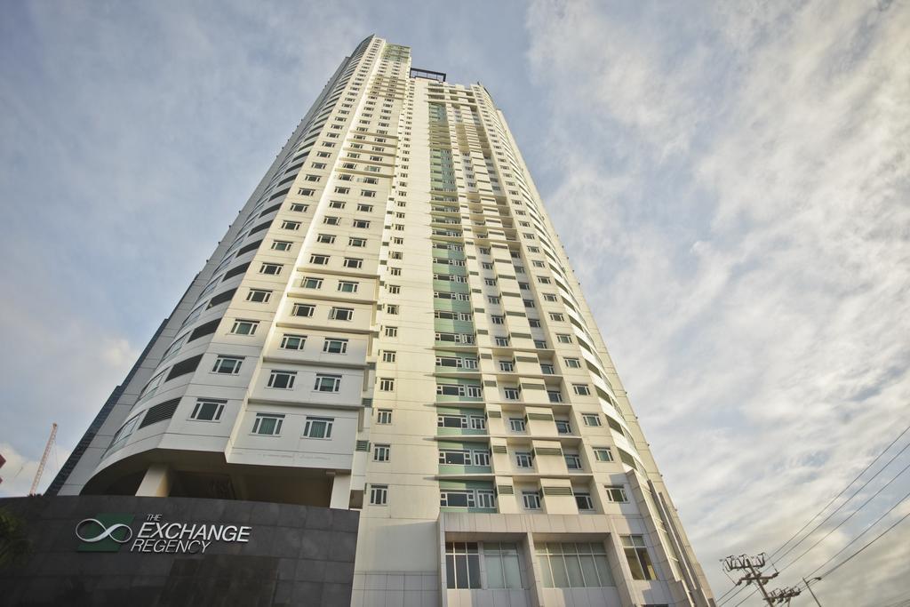 The Exchange Regency Residence Hotel Managed By Hii Pasig City Zewnętrze zdjęcie