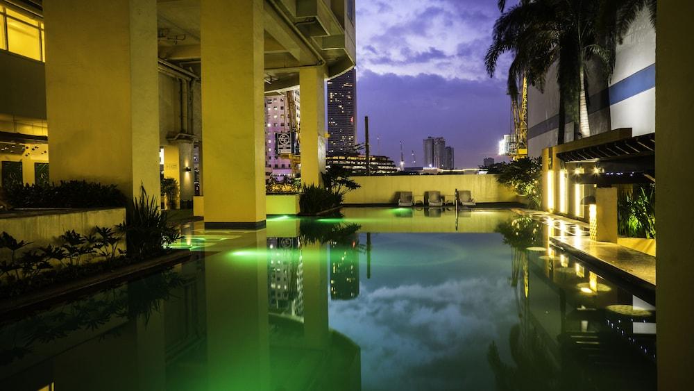 The Exchange Regency Residence Hotel Managed By Hii Pasig City Zewnętrze zdjęcie